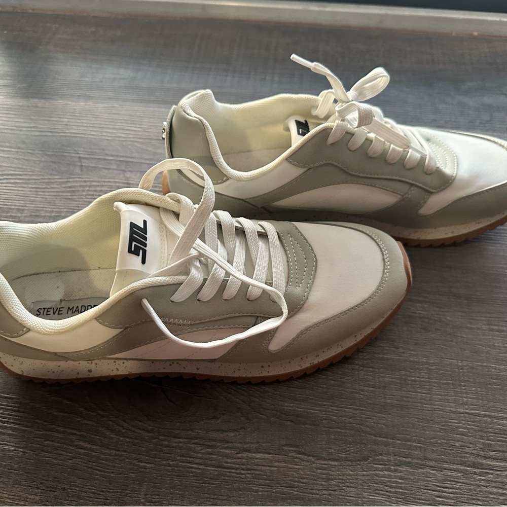 Steve Madden Kincade White and Gray Sneakers size 9.5 - Picture 3 of 10